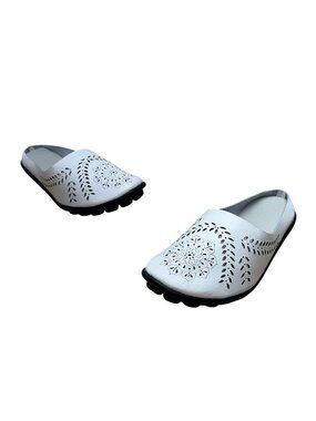 Women’s White Faux Leather Cut Out Floral Design Black Soles Slip-On Shoes Sz 37